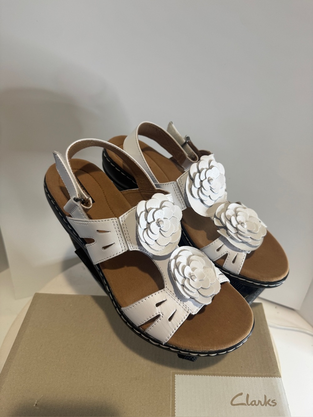 Clarks Leisa Claytin Strappy Leather Sandal Size 9